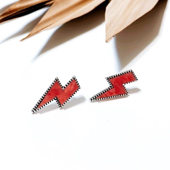 Red strike stud earrings S282 - Picture 2 of 4